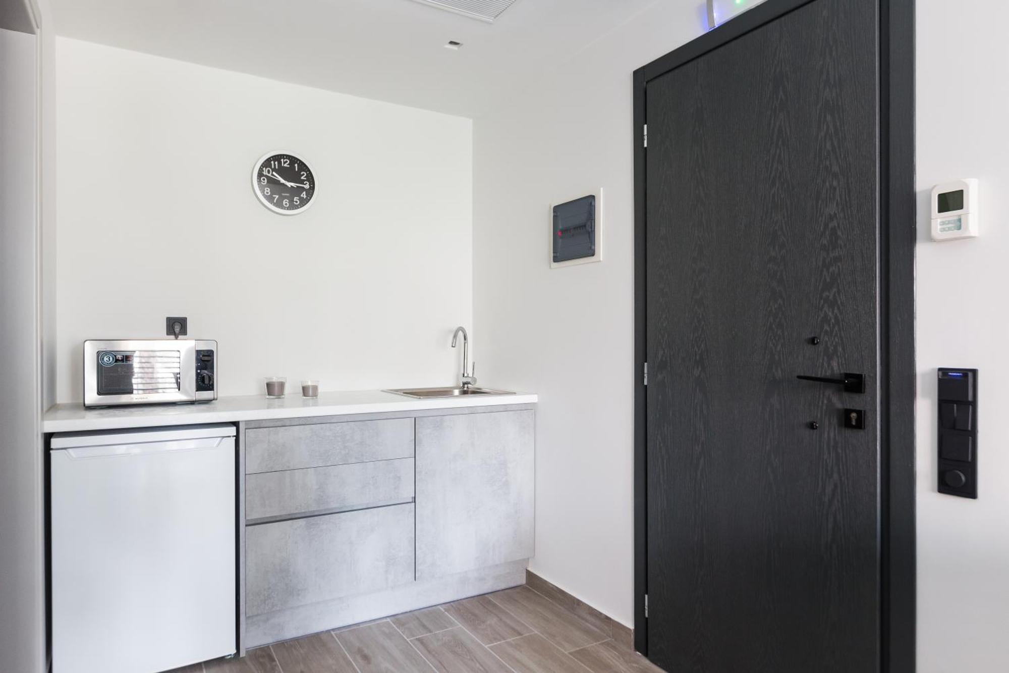 Aparthotel 12 Reasons Why Metaxourgeio à Athènes Extérieur photo